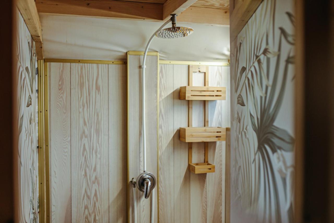 Herbals - Tree&Lake Houses With Bath, Sauna, Bikes, Motorboat ミエルノ エクステリア 写真