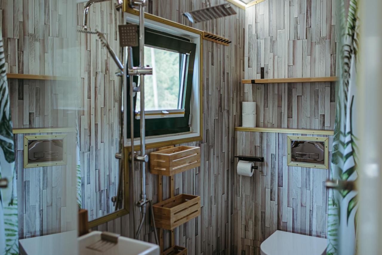 Herbals - Tree&Lake Houses With Bath, Sauna, Bikes, Motorboat ミエルノ エクステリア 写真