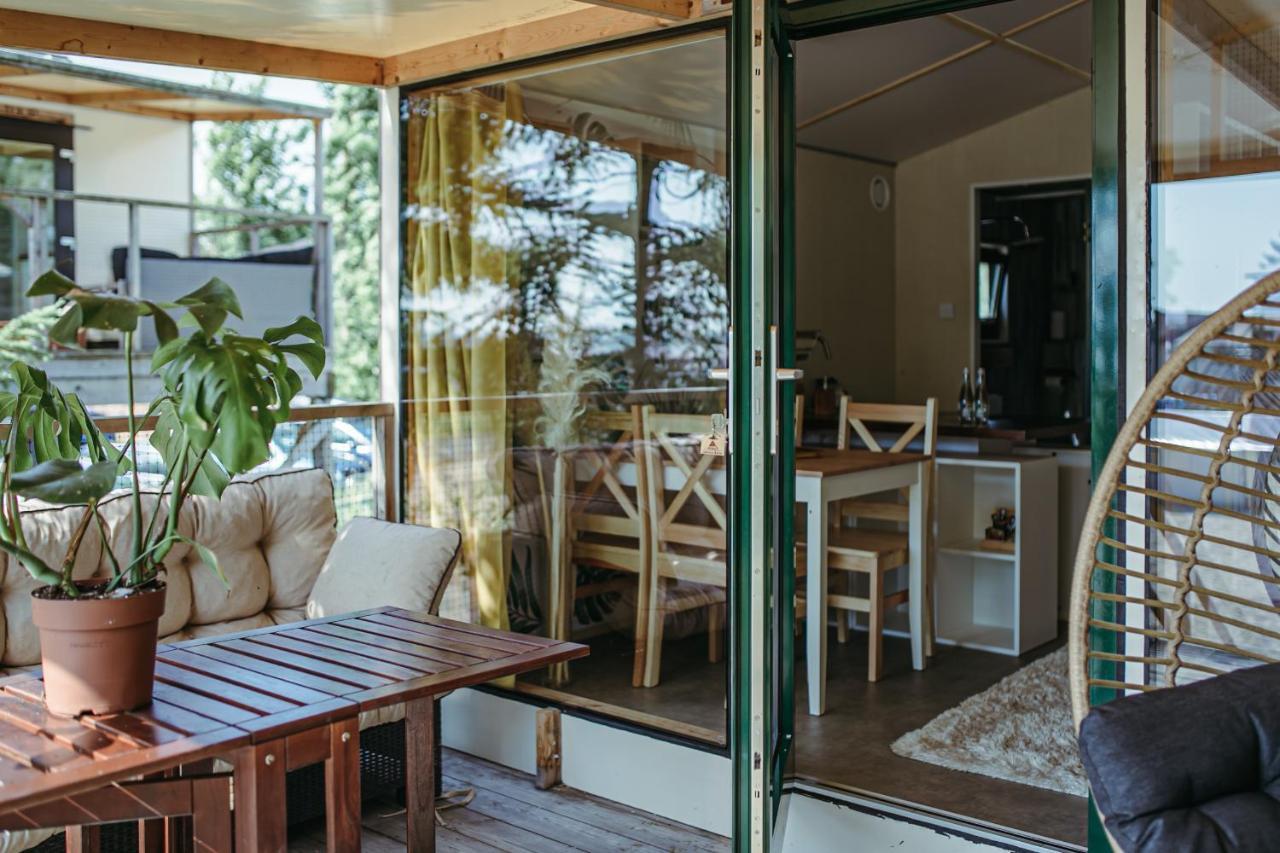Herbals - Tree&Lake Houses With Bath, Sauna, Bikes, Motorboat ミエルノ 部屋 写真
