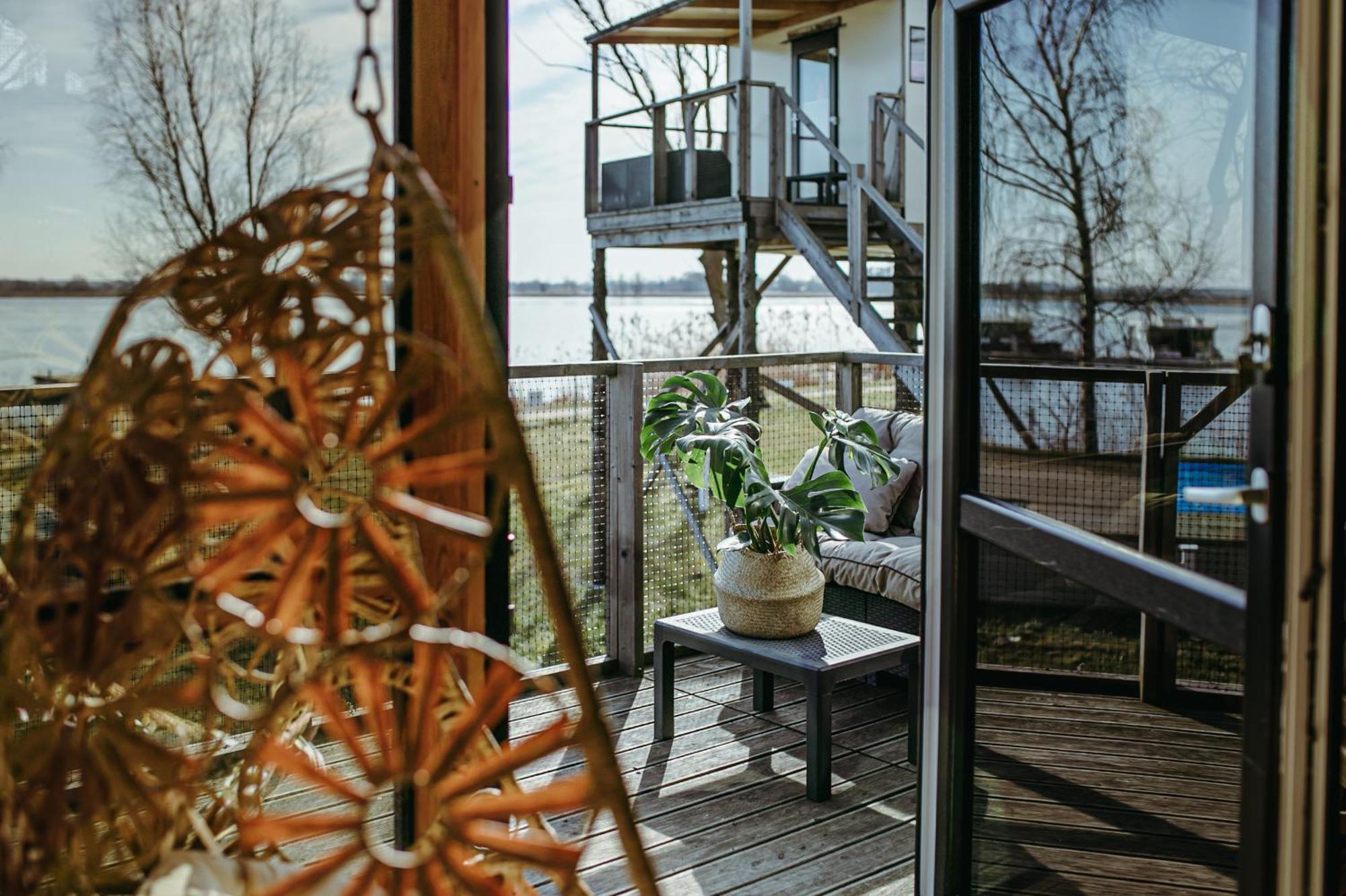 Herbals - Tree&Lake Houses With Bath, Sauna, Bikes, Motorboat ミエルノ 部屋 写真